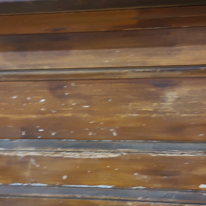 FAUX GRAINED SINGLE BOARD TOP MEDIUM COUNTER WITH CORBELS IN FRONT
