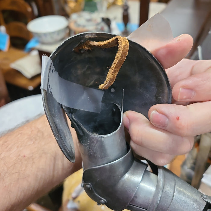 KNIGHT IN SUIT OF ARMOR ARM NEEDS STRING