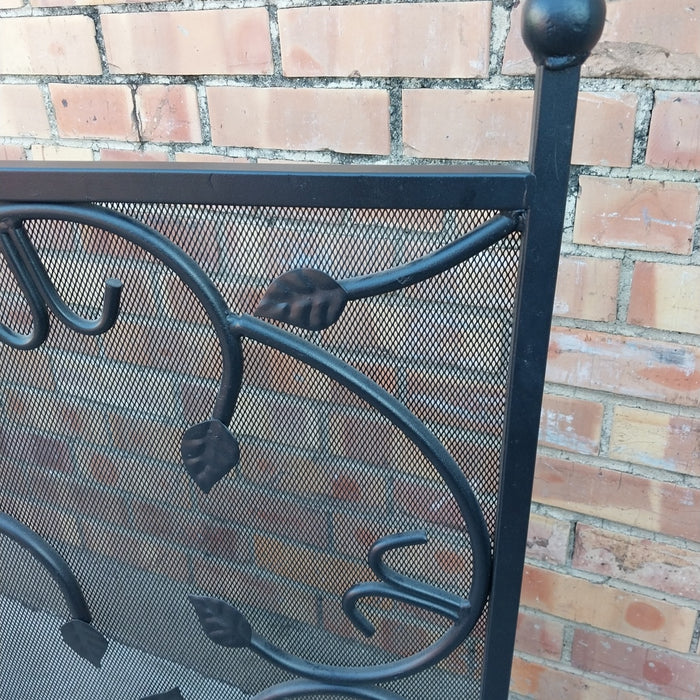 IRON FIREPLACE SCREEN WITH LEAVEAS