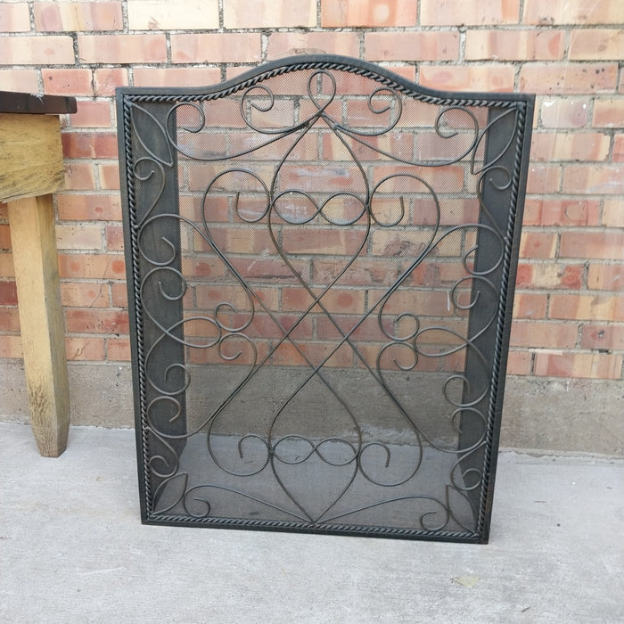 BLACK IRON MESH FIRE SCREEN