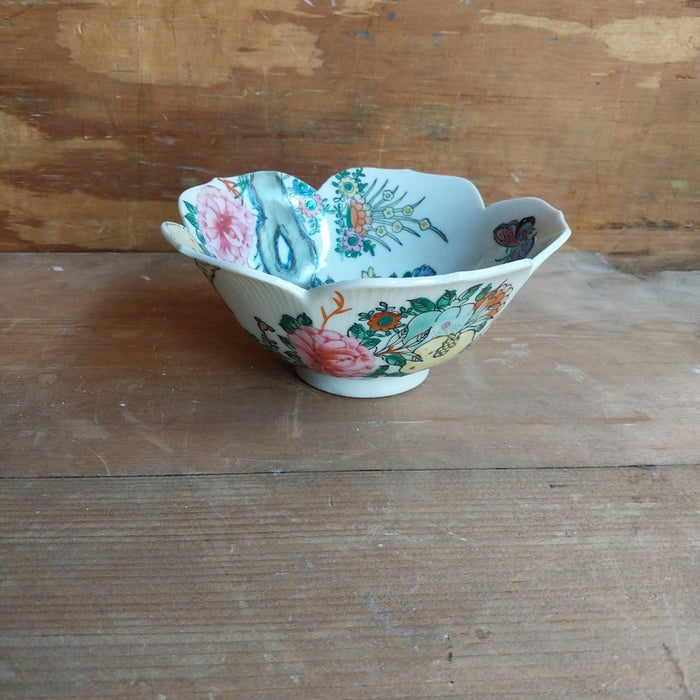 SMALL JAPANESE SCALLOPED EDGE BOWL