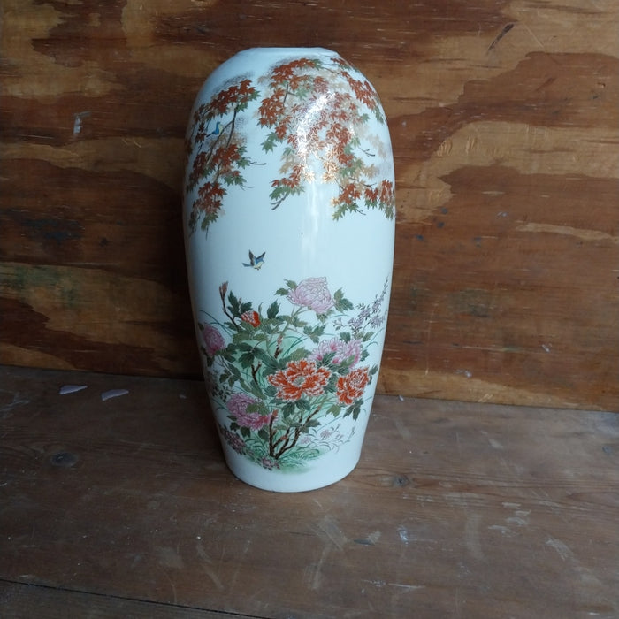 SHAPED JAPANESE VASE WITH BIRDS