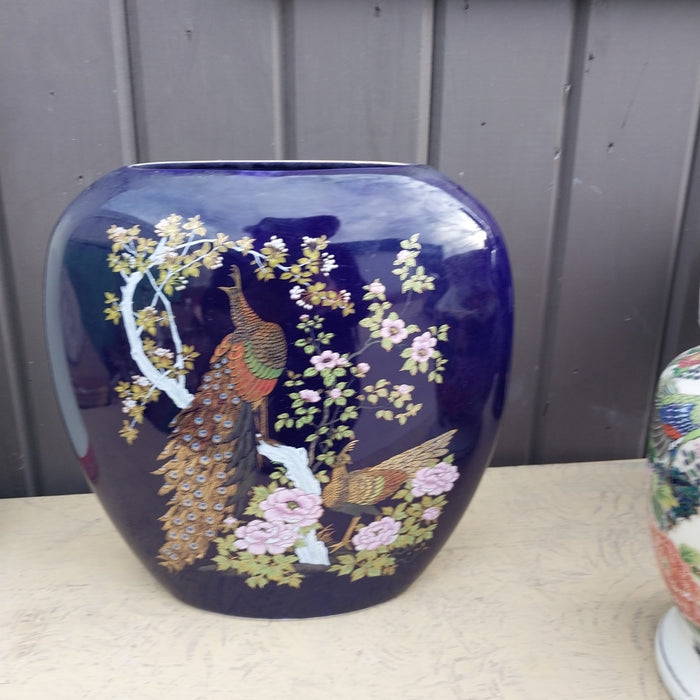 JAPANESES OVOID BLUE  VASE WITH PEACOCKS