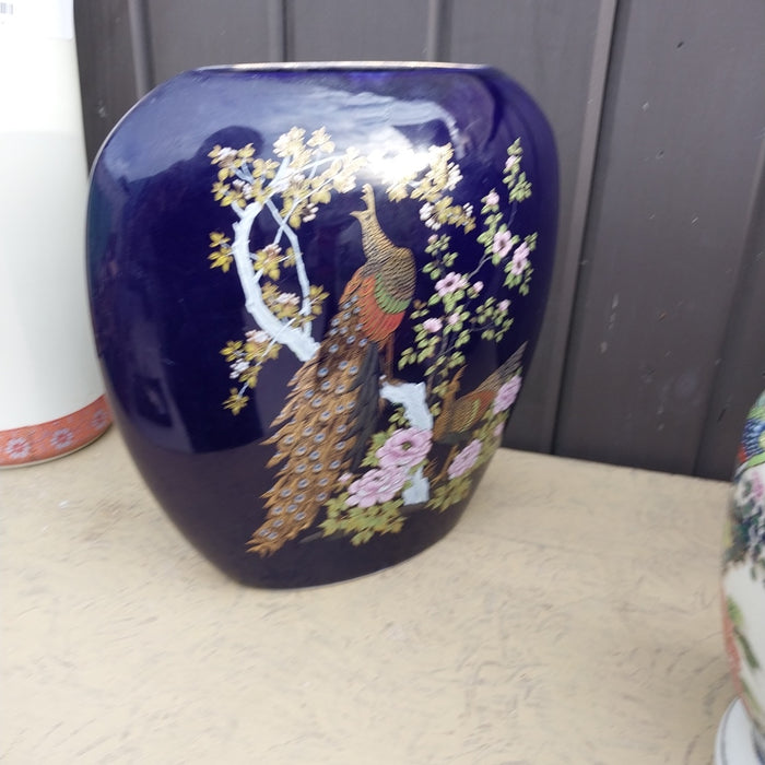JAPANESES OVOID BLUE  VASE WITH PEACOCKS