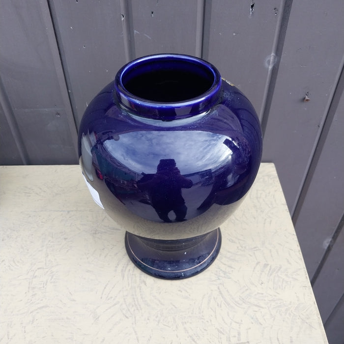 JAPANESE BLUE AND GOLD GINGER JA VASE