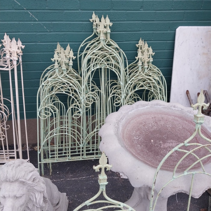 GREEN 3 PANEL FENCE WITH ARCHES WITH FLUER DI LIS