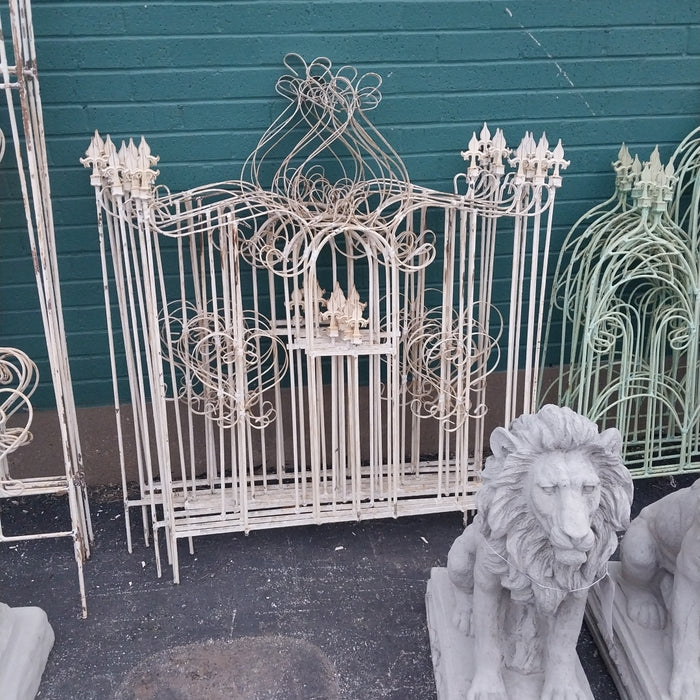 IVORY 3 PANEL FENCE WITH SCROLLS AND FLUER DI LIS