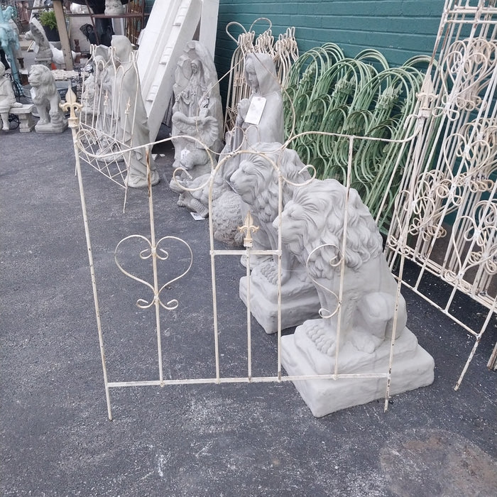 IVORY 3 PANEL FENCE WITH SCROLLS AND FLUER DI LIS