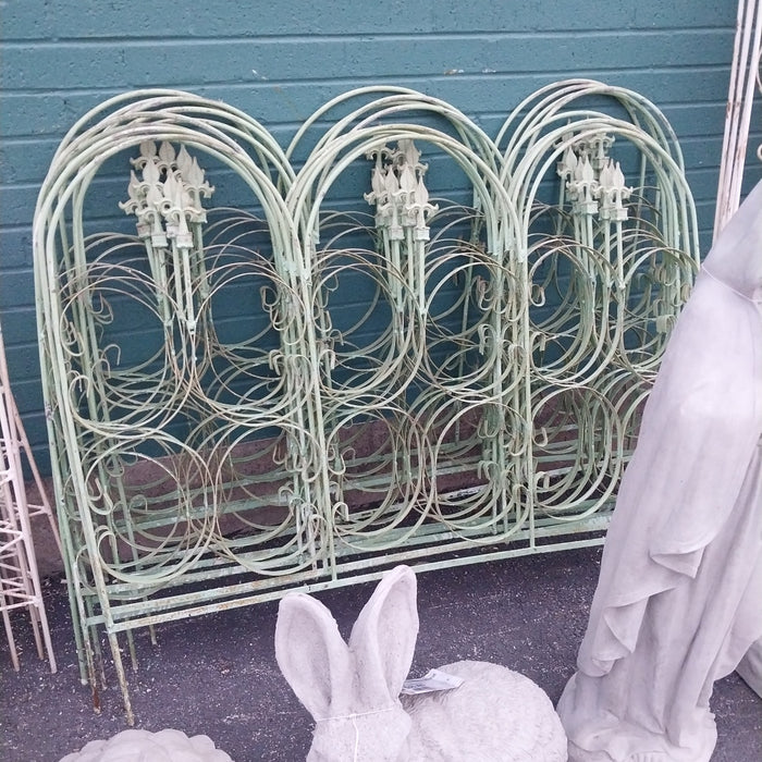 LOW  GREEN 3 PANEL FENCE WITH FLUER DI LIS IN HOOPS