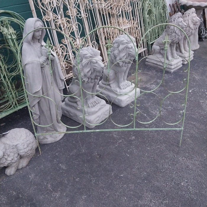 LOW  GREEN 3 PANEL FENCE WITH FLUER DI LIS IN HOOPS