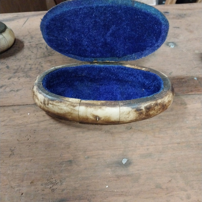 OVAL BONE BOX WITH STARBURST