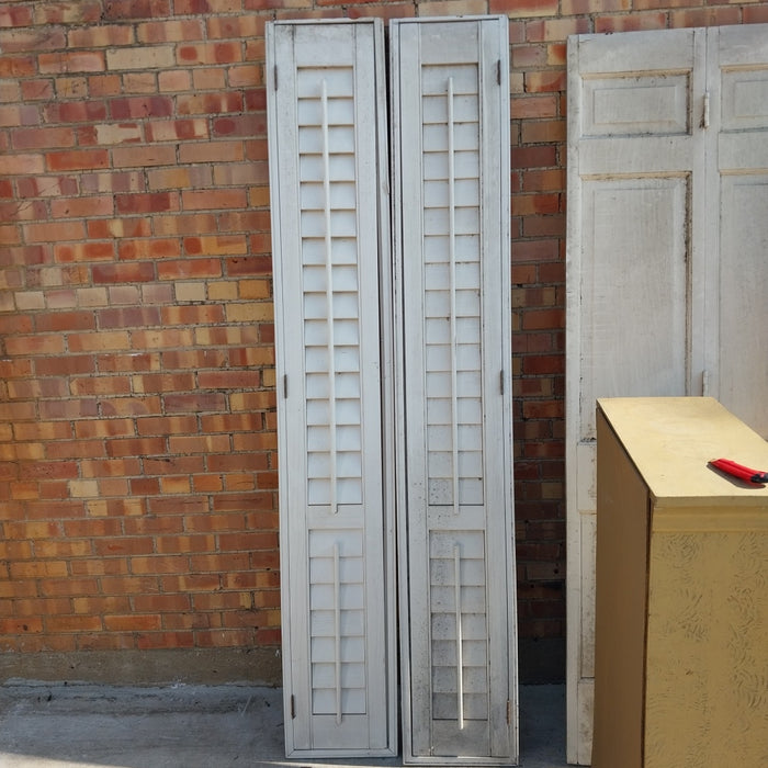 PAIR OF LOUVERED SHUTTERS