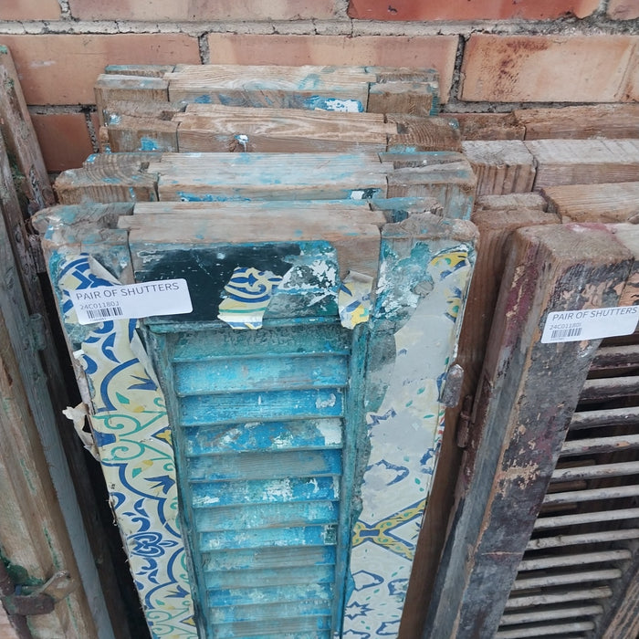 SET OF 4 DISTRESSED SHUTTERS WITH BLUE PAINT