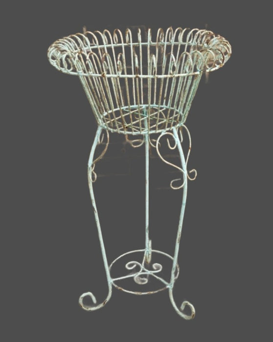 GREEN IRON WIRE PLANTER