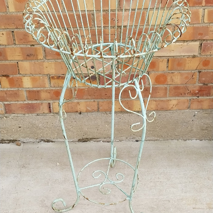 GREEN IRON WIRE PLANTER