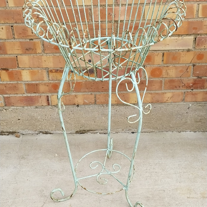 GREEN IRON WIRE PLANTER