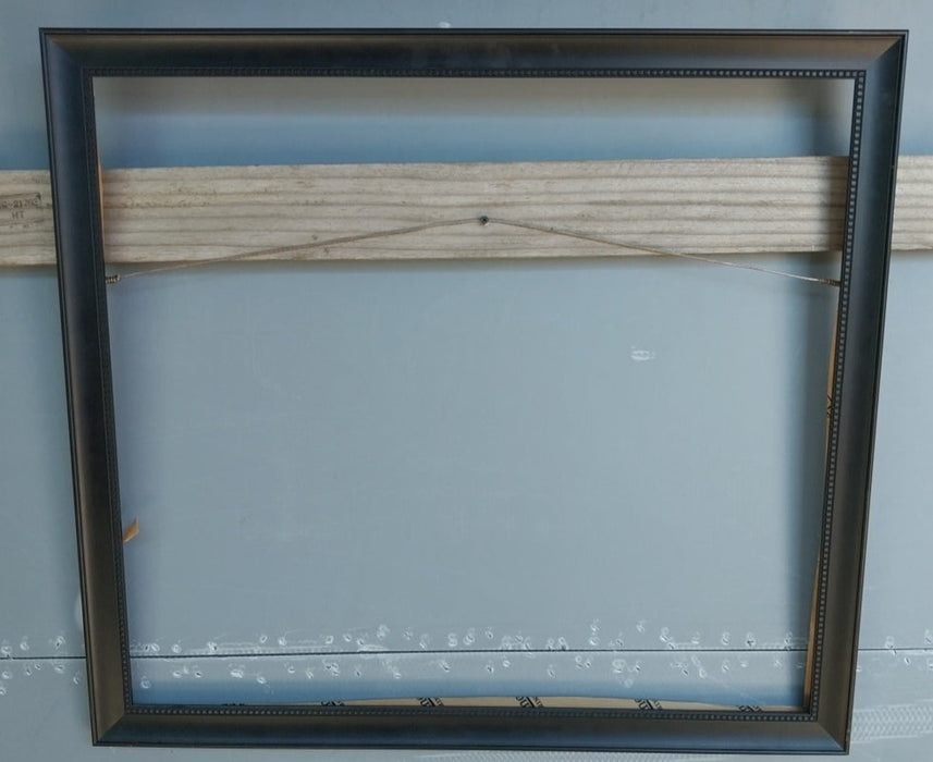 SIMPLE BLACK FRAME WITH INNER SQUARE