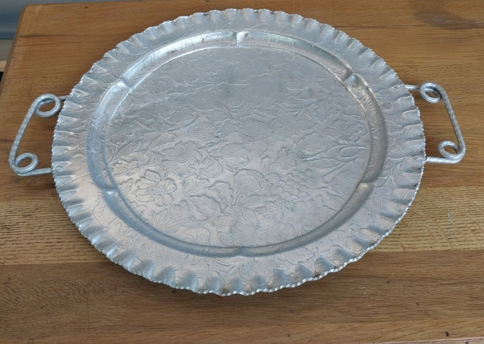 LARGE ROUND ALUMINUM TRAY WITH HANDLES AND SCALLOPED EDGE