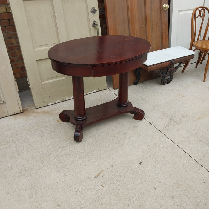 AMERICAN RIBBON CUT MAHOGANY OVAL LIBRARY TABLE