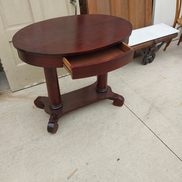 AMERICAN RIBBON CUT MAHOGANY OVAL LIBRARY TABLE