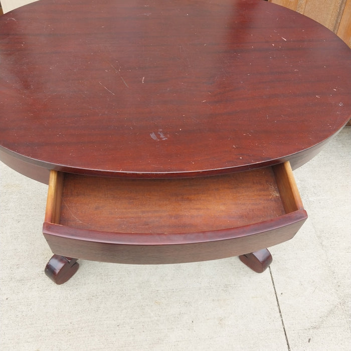 AMERICAN RIBBON CUT MAHOGANY OVAL LIBRARY TABLE