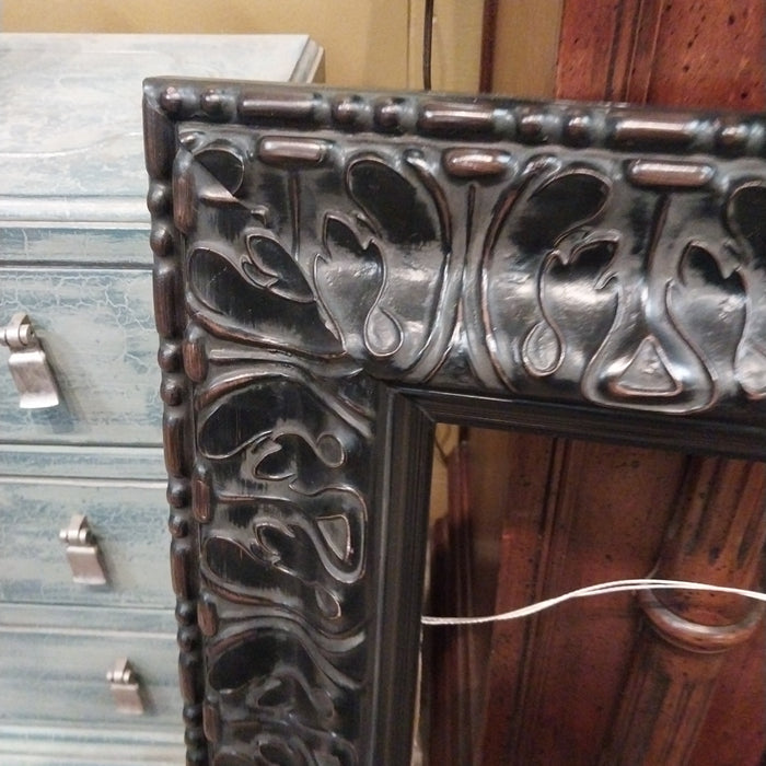MEDIUM MOLDED BLACK FRAME