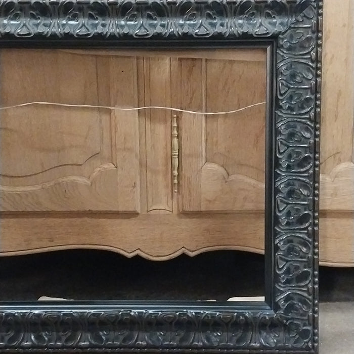 LARGE MOLDED FRAME