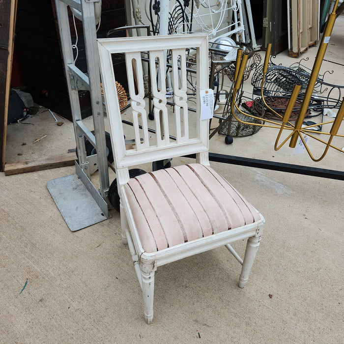AS FOUND WHITE ARMLESS CHAIR WITH QUILLOCHES SPLATS