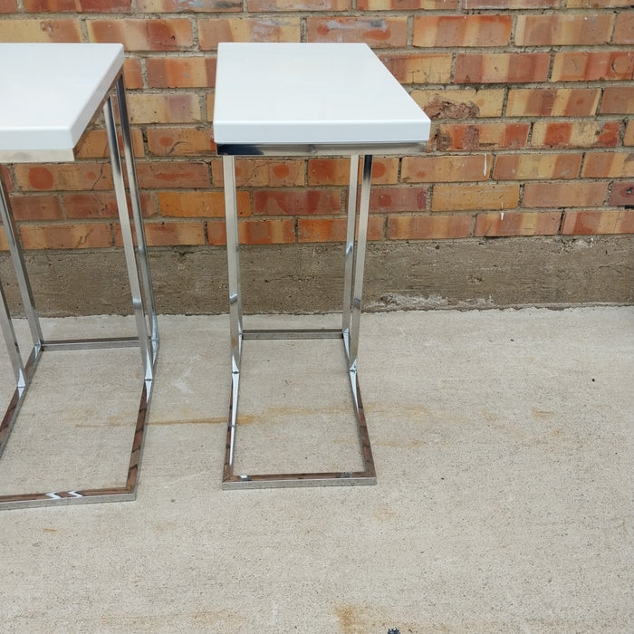 PAIR OF CHROME AND WHITE MODERN SIDE TABLES