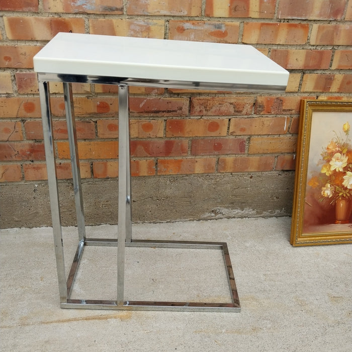 PAIR OF CHROME AND WHITE MODERN SIDE TABLES