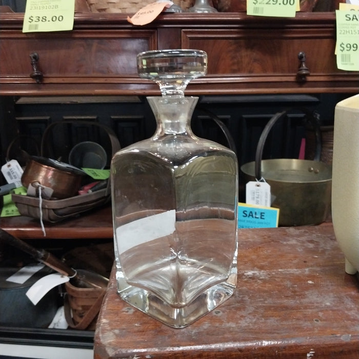 CRYSTAL LIQUOR BOTTLE WITH STOPPER