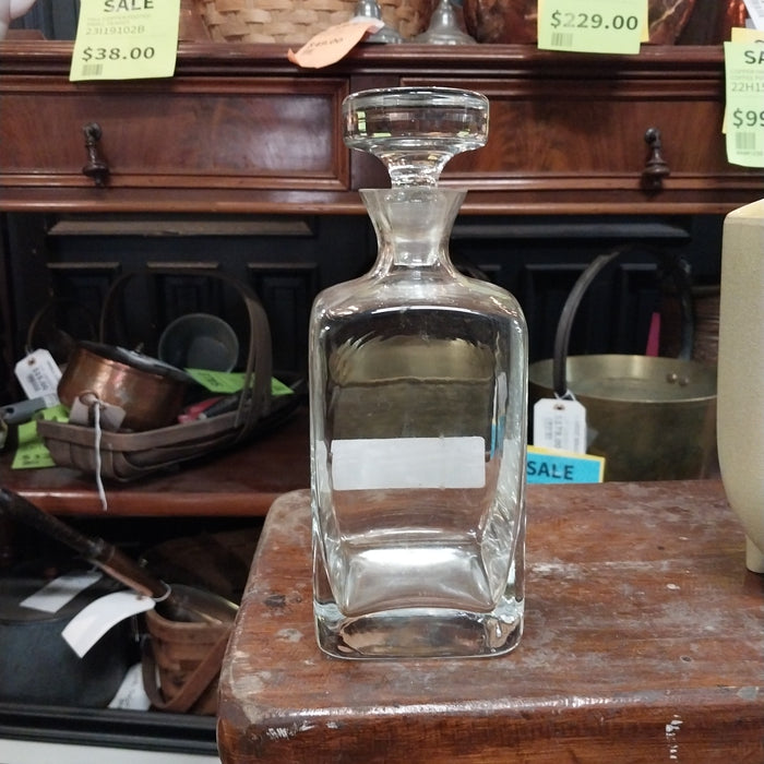 CRYSTAL LIQUOR BOTTLE WITH STOPPER