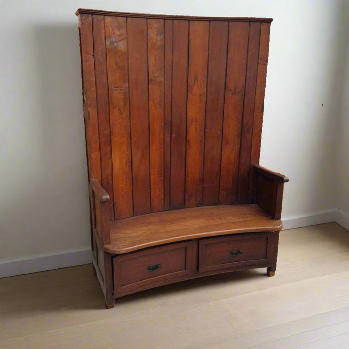EARLY AMERICAN CURVED BENCH WITH STORAGE