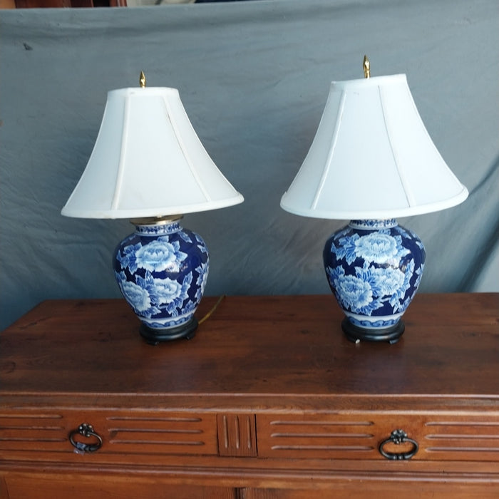 PAIR OF BLUE AND WHITE LAMPS