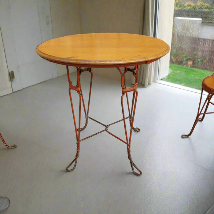 ANTIQUE IRON AND WOOD PARLOR TABLE WITH 4 CHAIRS