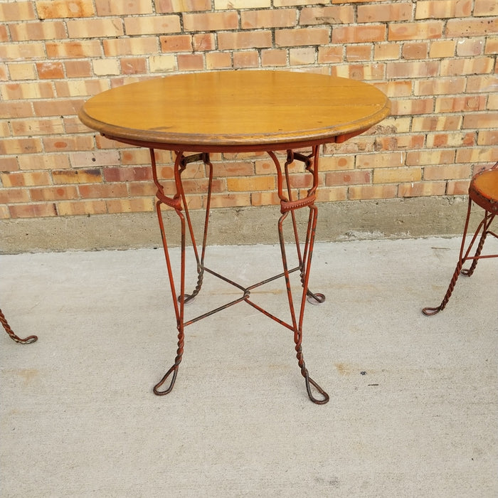 ANTIQUE IRON AND WOOD PARLOR TABLE WITH 4 CHAIRS