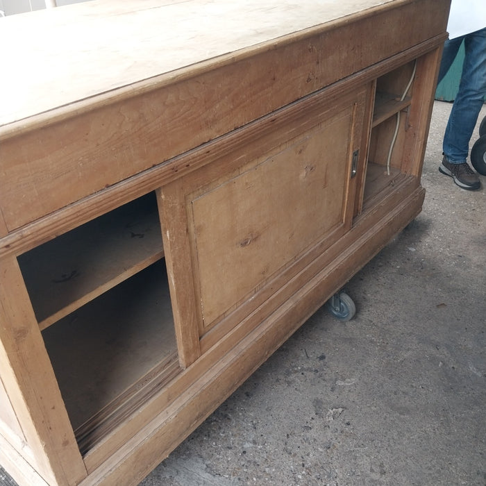 PINE AND TULIP WOOD COUNTER WITH SLIDING DOORS