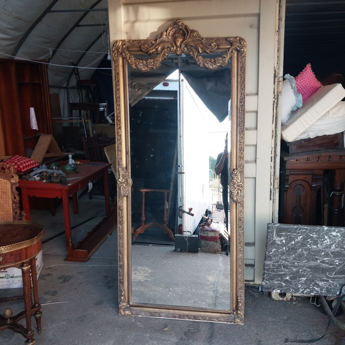 SHELL AND SWAG CROWNED GILT FRAMED BEVELED MIRROR