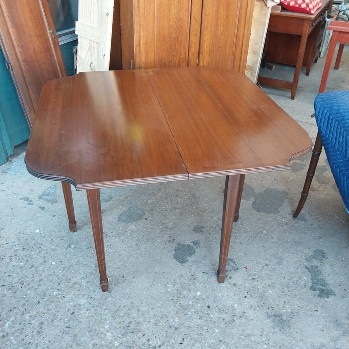 DEMILUNE FLIPTOP MAHOGANY FEDERAL STYLEGAME TABLE