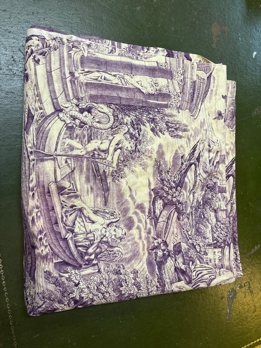 LONG PURPLE AND WHITE TOILE FABRIC