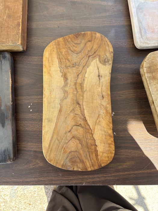 SMALL SHAPED OLIVEWOOD CUTTING BOARD