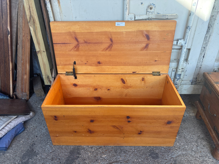 LARGE PINE TOY BOX