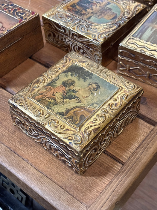 SMALL FLORENTINE BOX WITH PORTRAIT OF PEOPLE