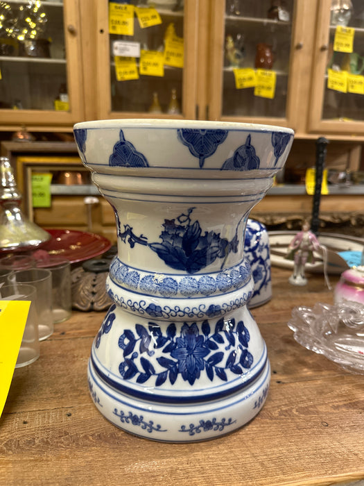 CHINESE BLUE AND WHITE PEDESTAL BASE