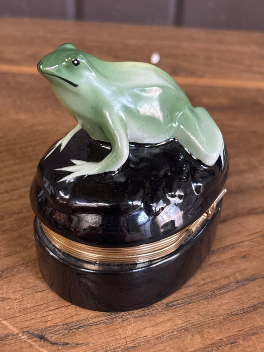 PORECELAIN FROG BOX