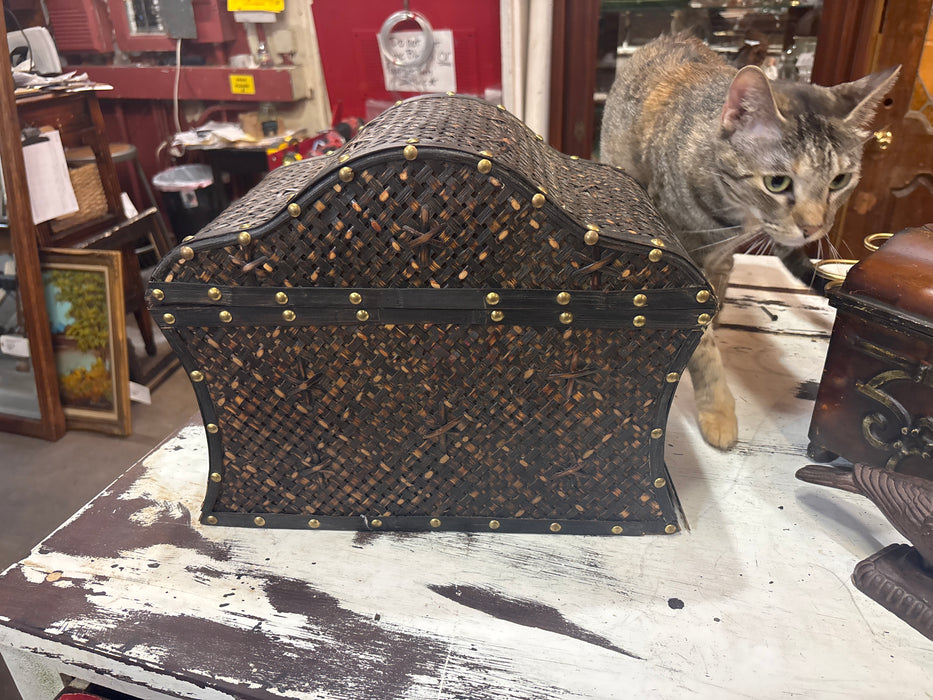 DARK RATTAN BOX WITH SHAPLEY TOP AND GOLD STUDS