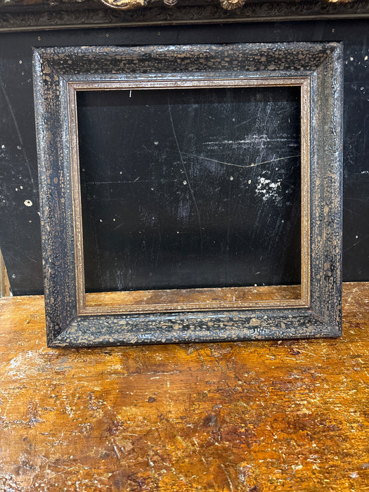 MODELED BLACK AND GOLD FRAME