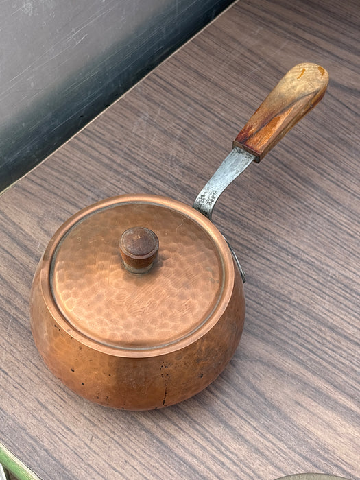 HAMMERED COPPER POT WITH LID
