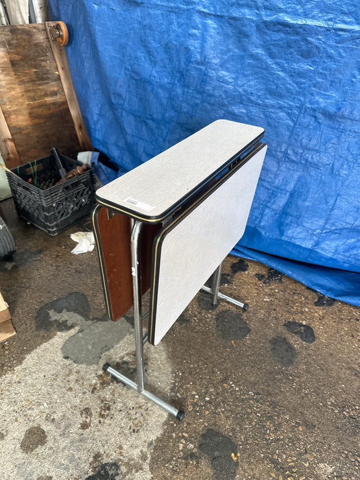 FORMICA DROP LEAF TABLE