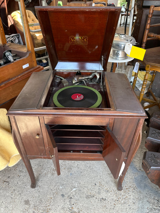 SMALL MAHOGANY RCA VICTROLA